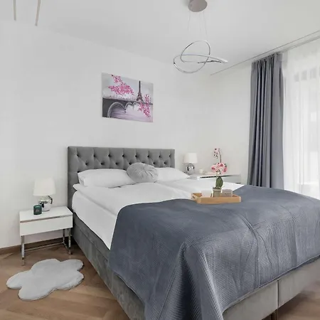 Апартаменты Klimatyzowany Z Balkonem Miejscem Do Pracy I Parkingiem By Renters Prestige