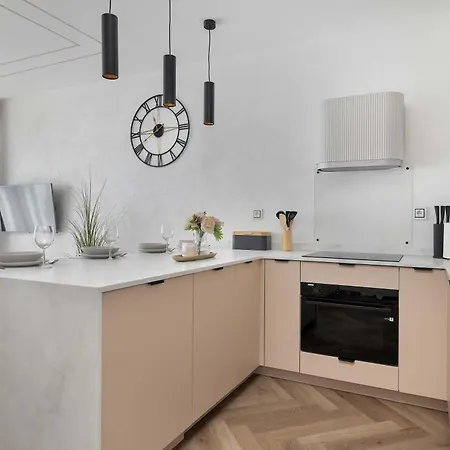 Klimatyzowany Z Balkonem Miejscem Do Pracy I Parkingiem By Renters Prestige Апартаменты *