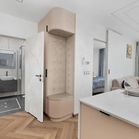 Апартаменты Klimatyzowany Z Balkonem Miejscem Do Pracy I Parkingiem By Renters Prestige