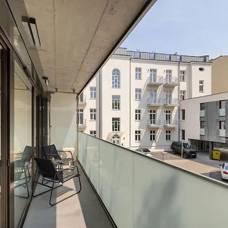 Klimatyzowany Z Balkonem Miejscem Do Pracy I Parkingiem By Renters Prestige